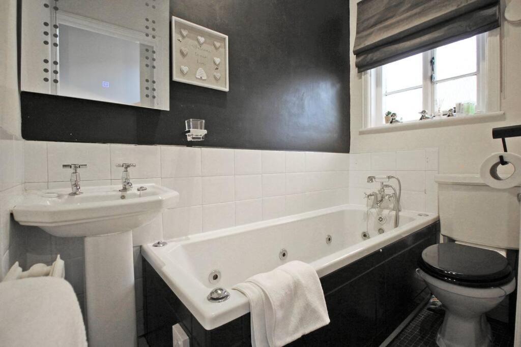 In The Heart Of Chester, Historical & Stylish Extérieur photo